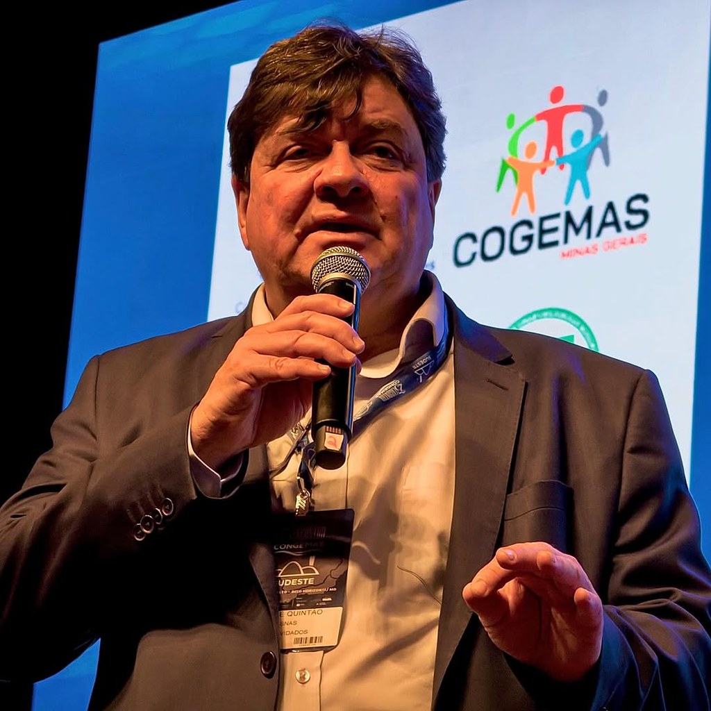 André Quintão na assistência social